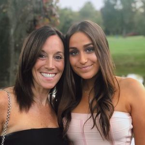 Meet your Posher, Jolie